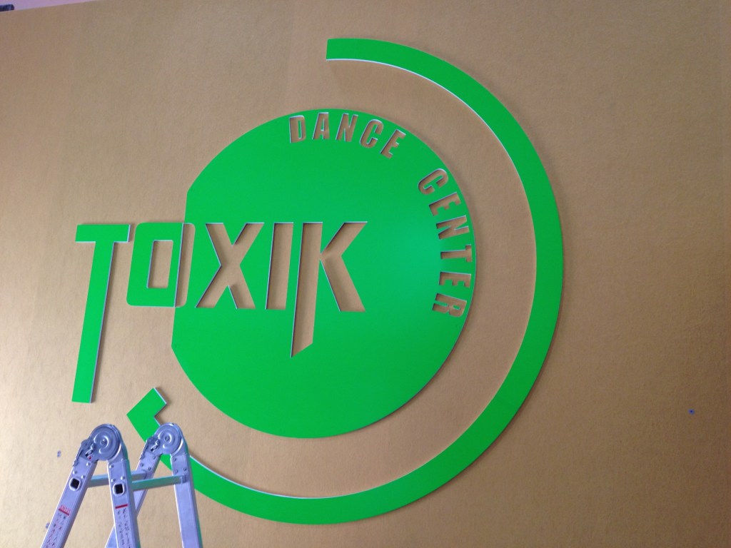 Memilih Jasa Huruf Timbul di Jakarta